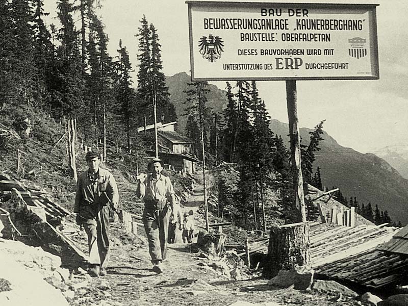 Arbeiter beim Bau des Hangkanals ©Archiv Naturpark Kaunergrat